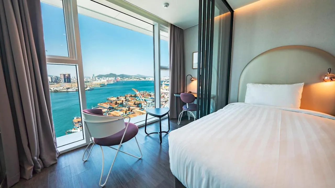Lavalse Hotel Busan 4*,