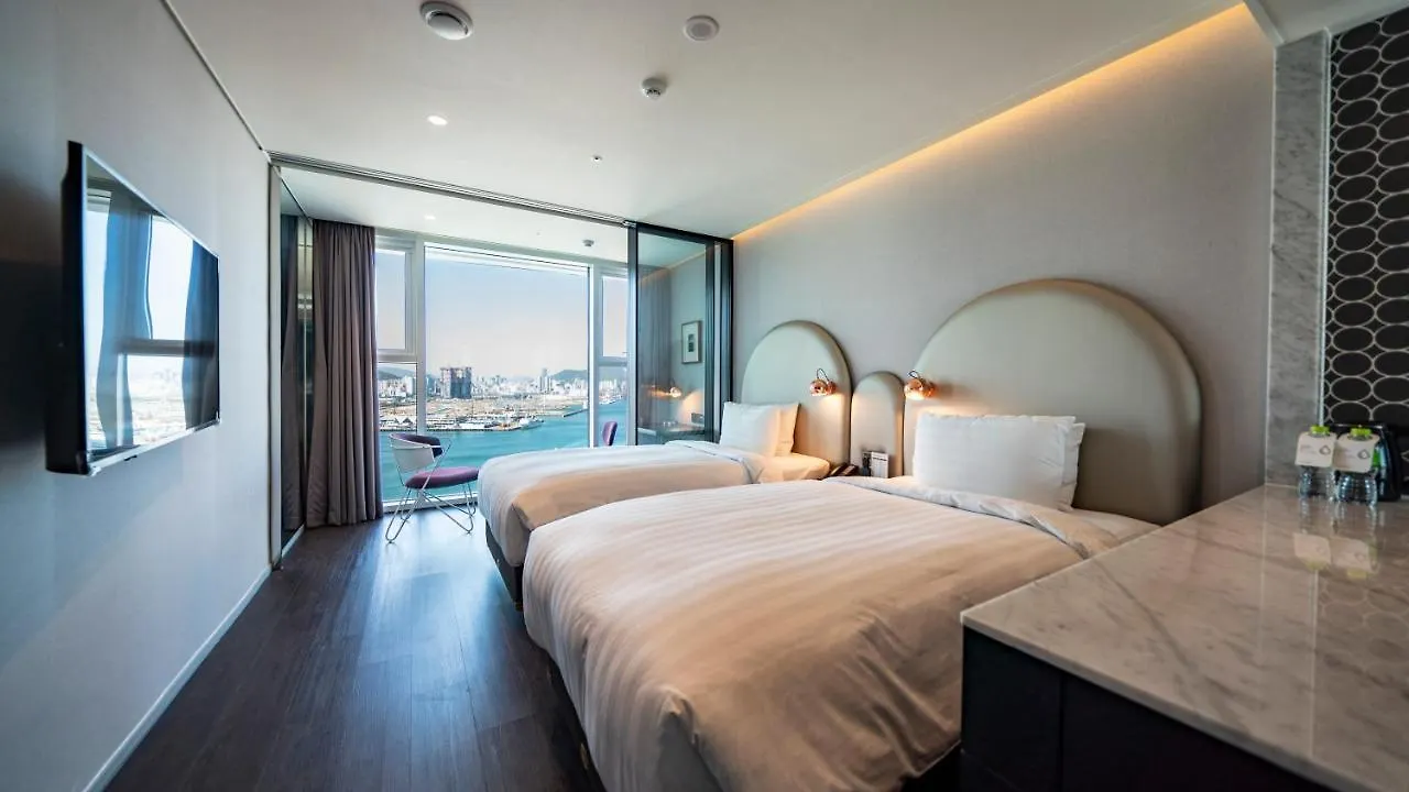Lavalse Hotel Busan 4*,  South Korea