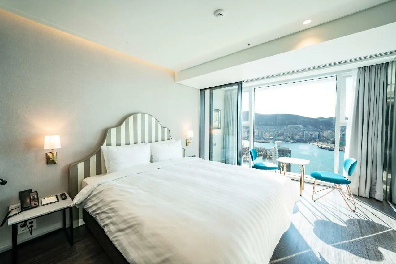 Lavalse Hotel Busan 4*,  South Korea